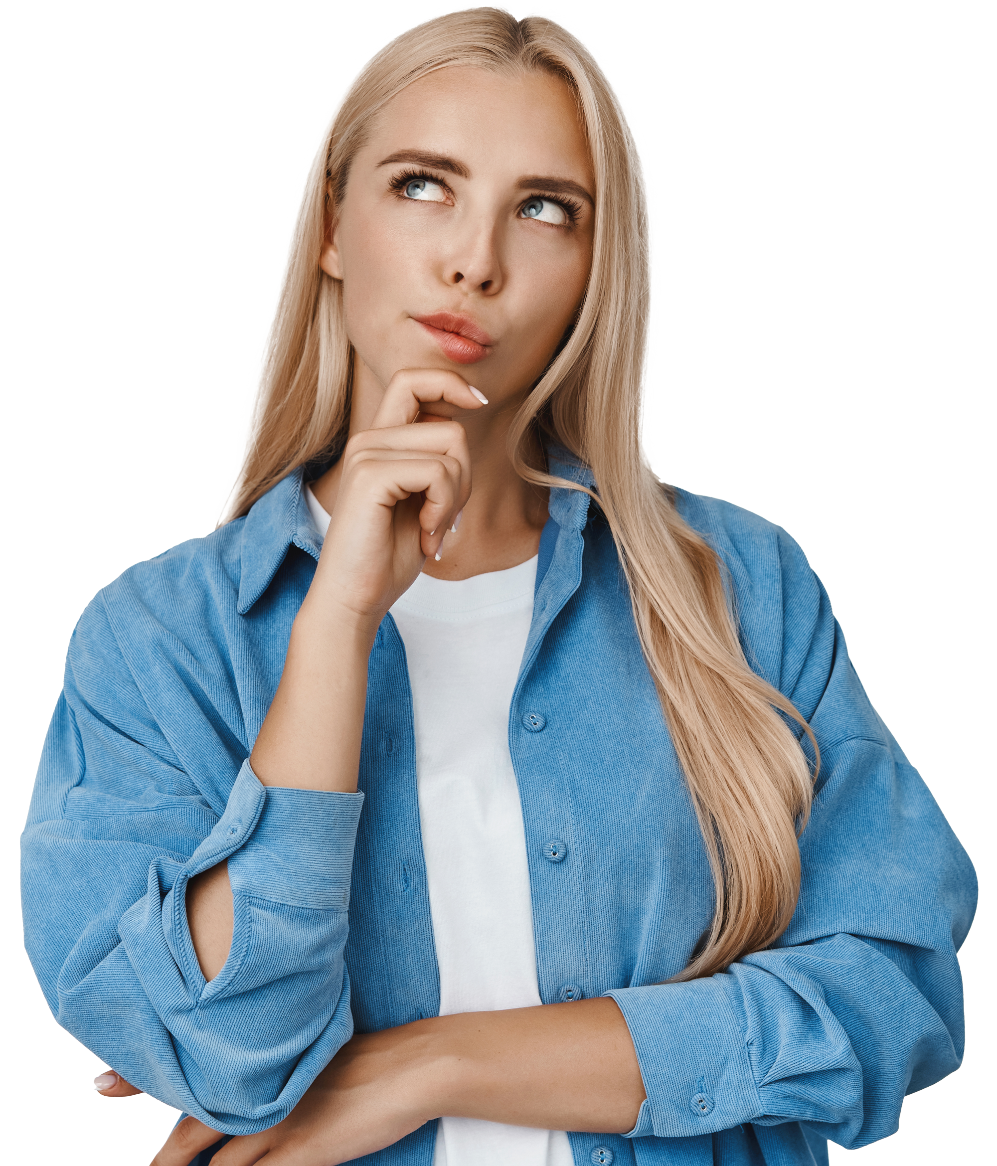 Junge Frau ist nachdenklich. Diese hält einen finger an dem Kinn und schaut schräg nach oben links.